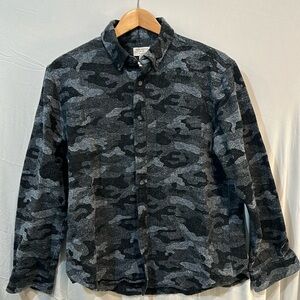 Club Monaco Men’s Dark Blue/Camo Button Down Shirt, Size Large